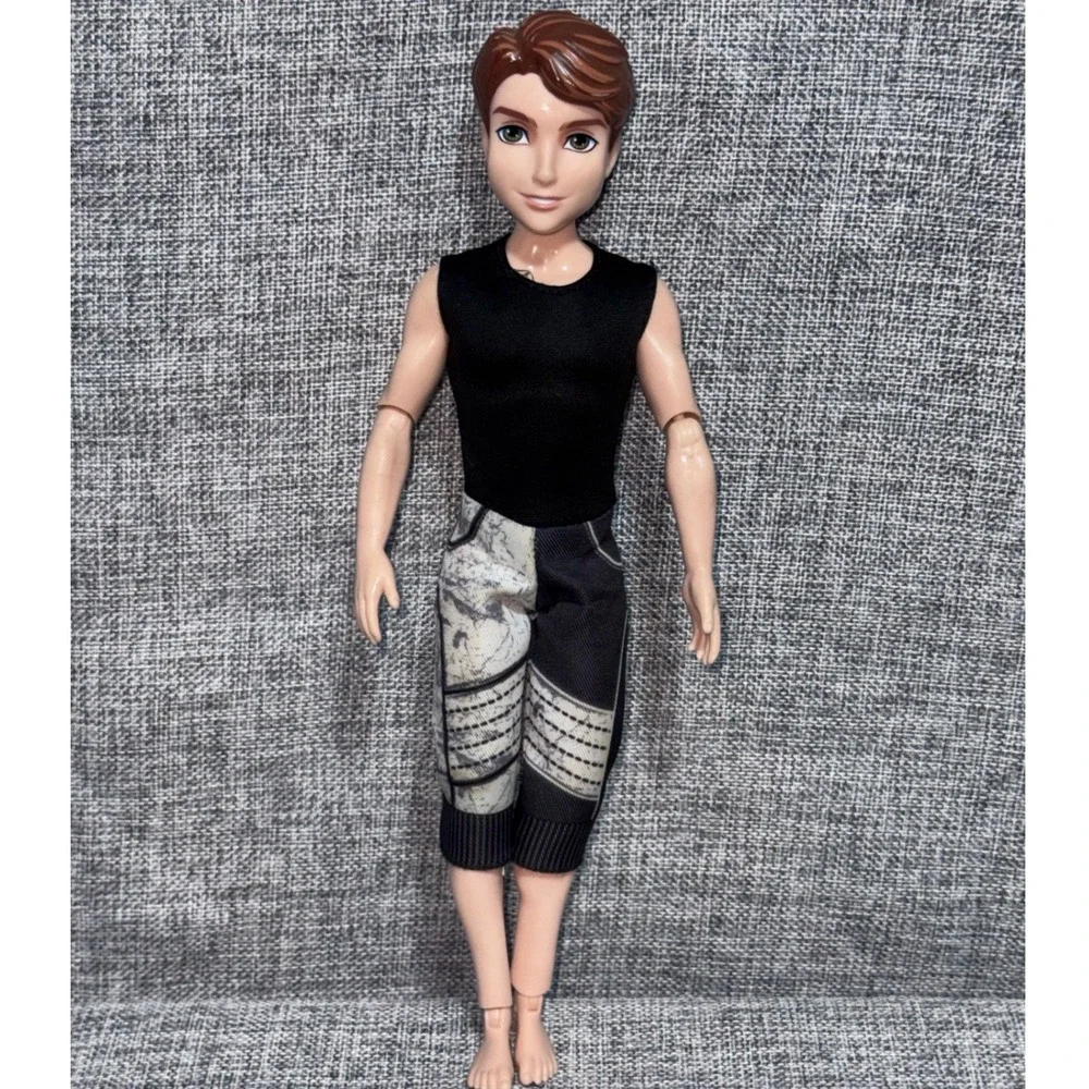 Disney Descendants Ben Doll Isle of the Lost Brown Hair 11 Inch Action Figure